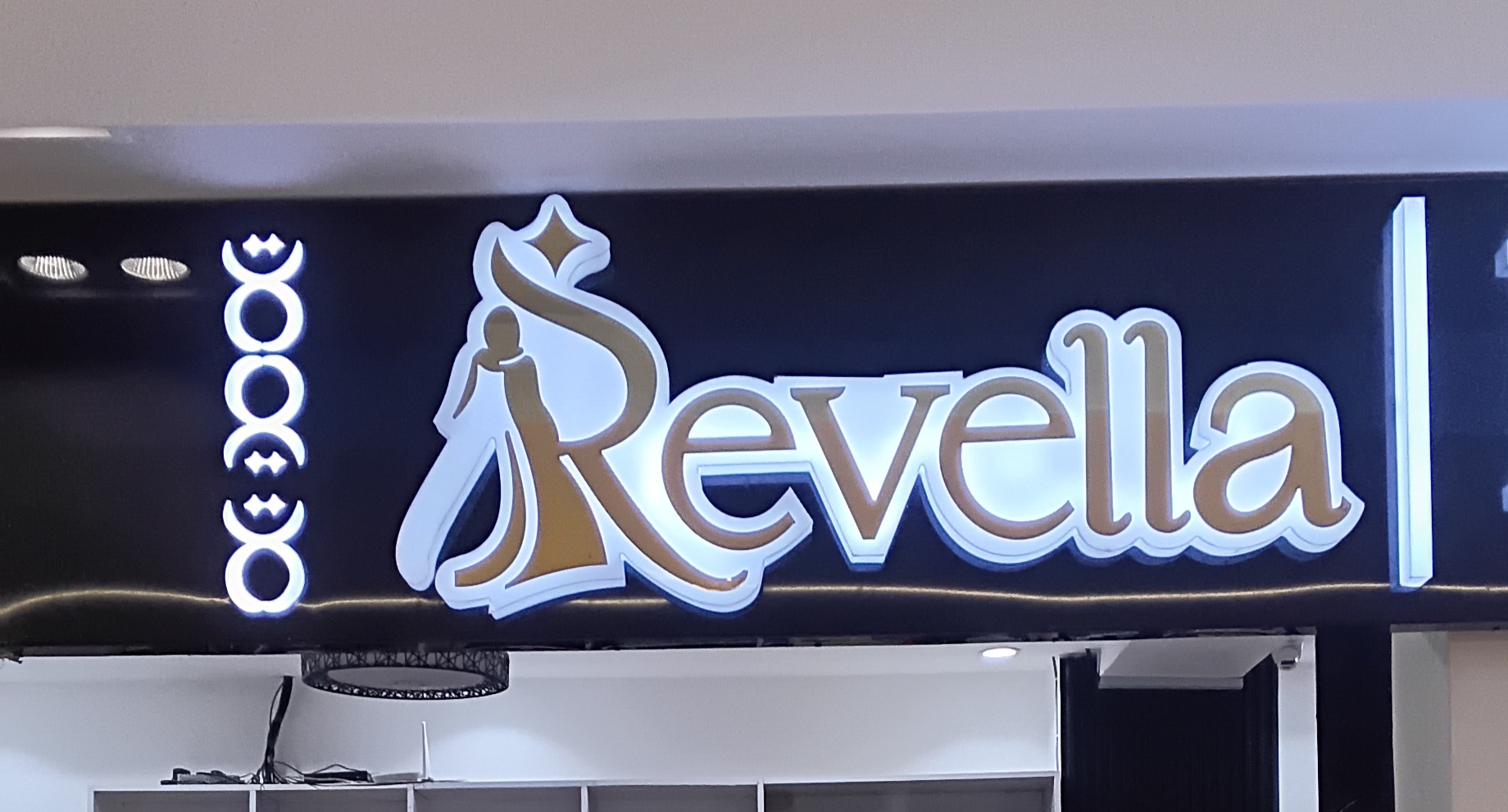 REVELLA BOUTIQUE