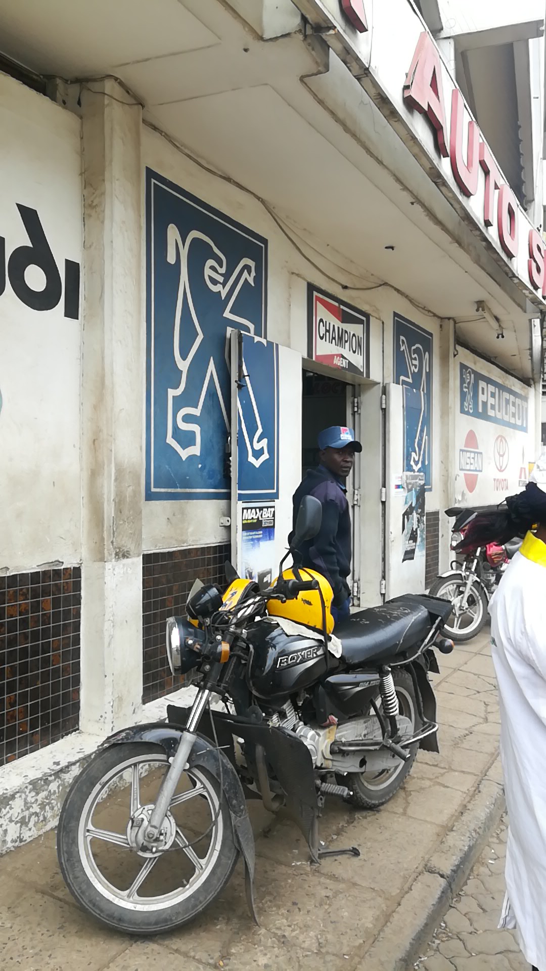 THIRD WELL AUTOSPARES